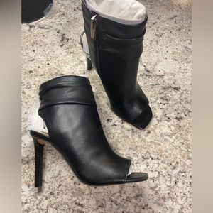 NIB Vince Camuto Leather Black Leliani Heels